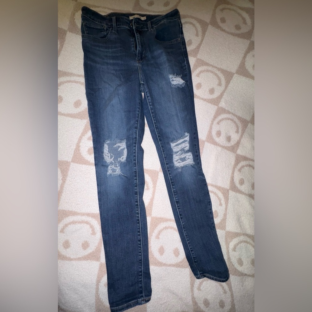 Dark wash Levi skinny jeans